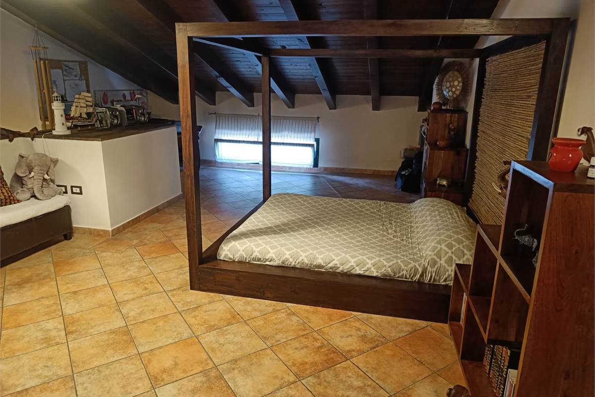 VILLA A SCHIERA