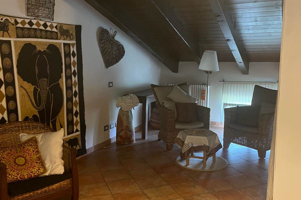 VILLA A SCHIERA