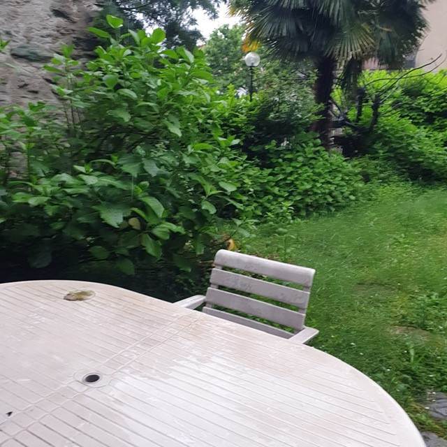 PORZIONE DI CASA CON GIARDINO