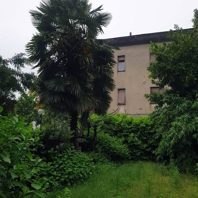 PORZIONE DI CASA CON GIARDINO