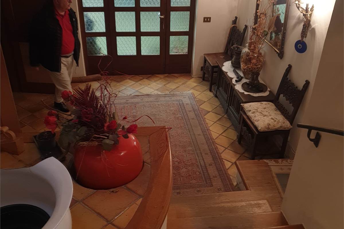 PORZIONE DI CASA CON GIARDINO