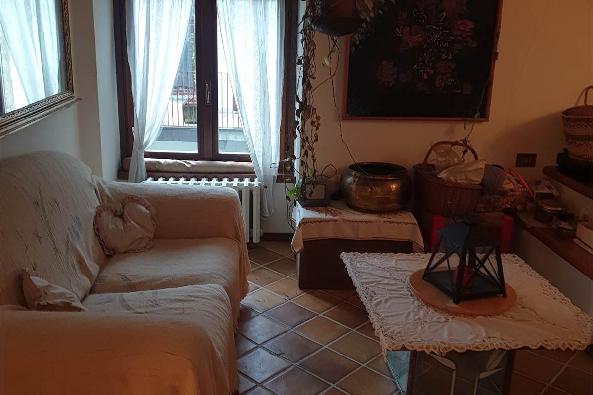 PORZIONE DI CASA CON GIARDINO