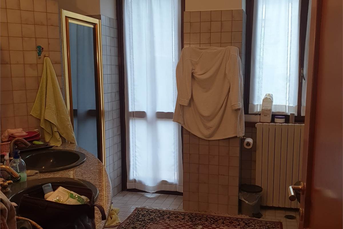 PORZIONE DI CASA CON GIARDINO