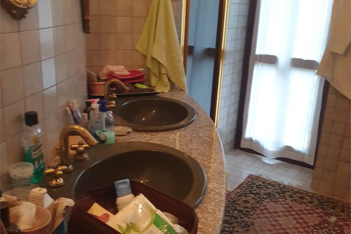 PORZIONE DI CASA CON GIARDINO