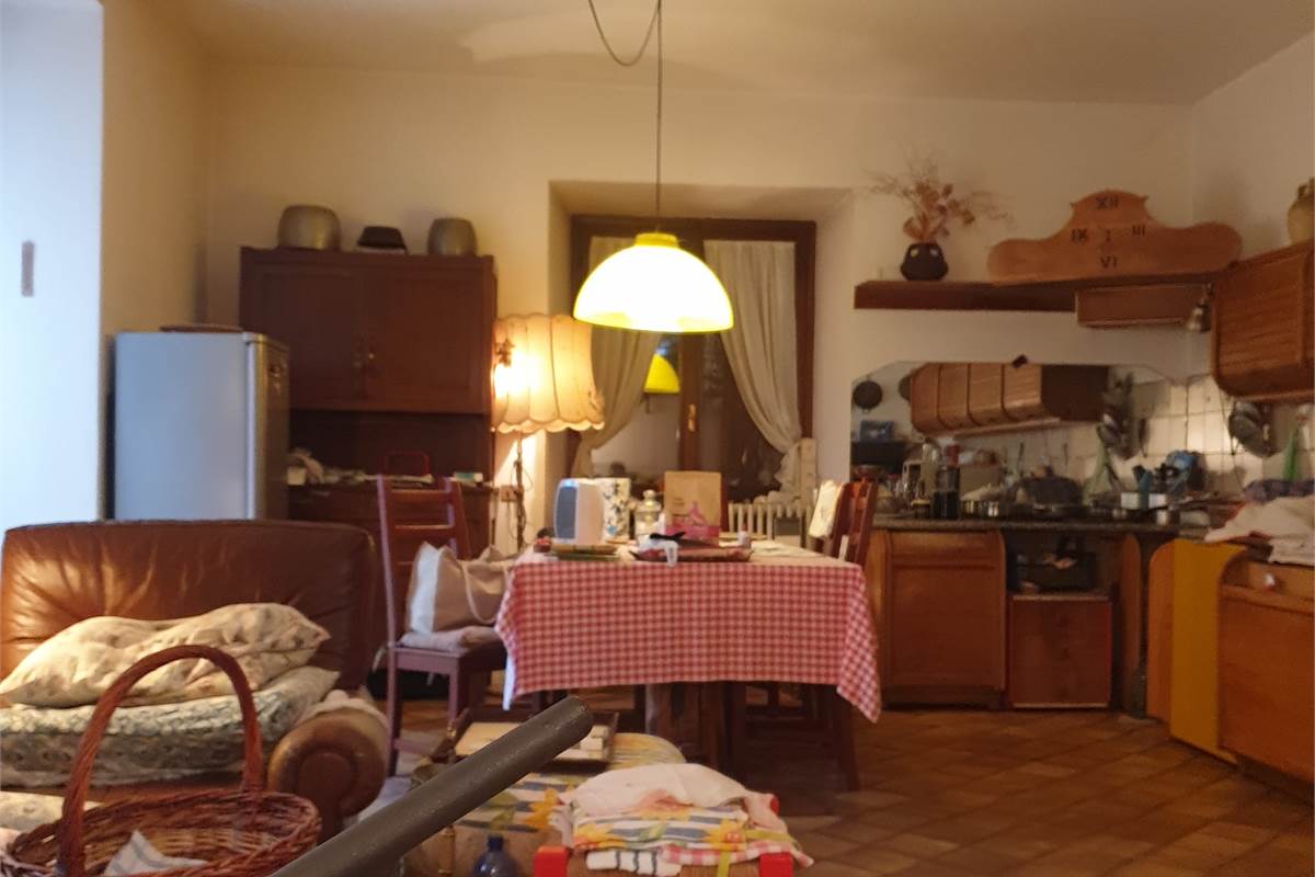 PORZIONE DI CASA CON GIARDINO