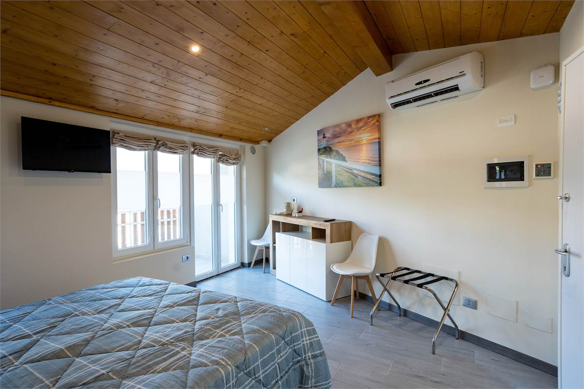 MONOLOCALI E BILOCALI  PIU' SERVIZI