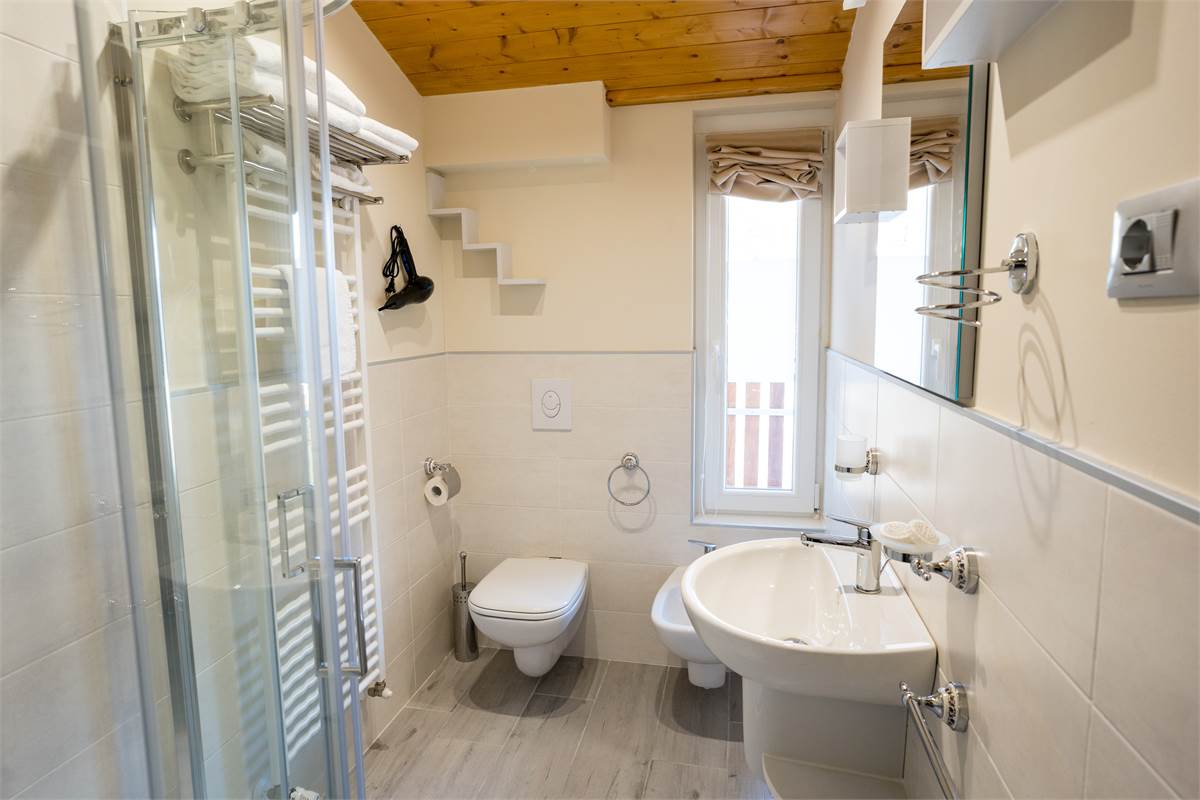 MONOLOCALI E BILOCALI  PIU' SERVIZI