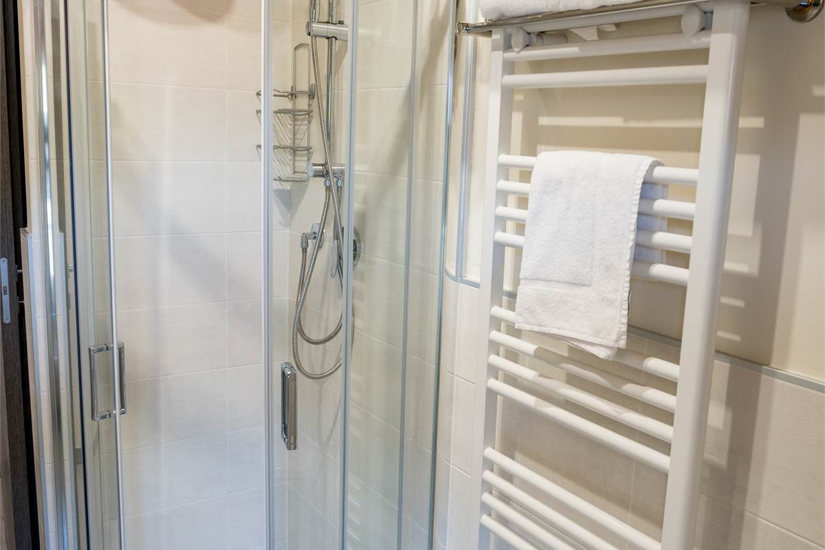 MONOLOCALI E BILOCALI  PIU' SERVIZI