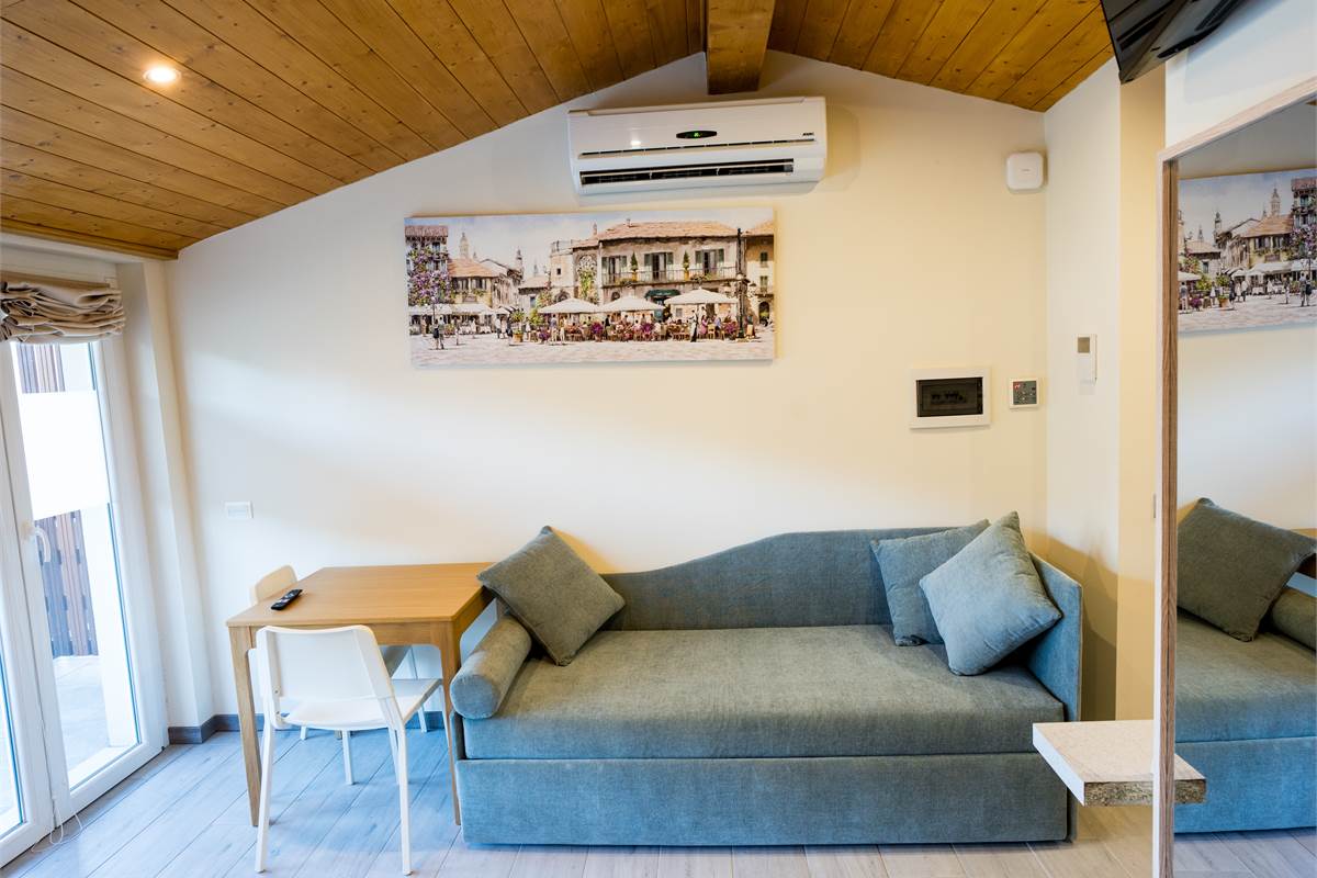 MONOLOCALI E BILOCALI  PIU' SERVIZI