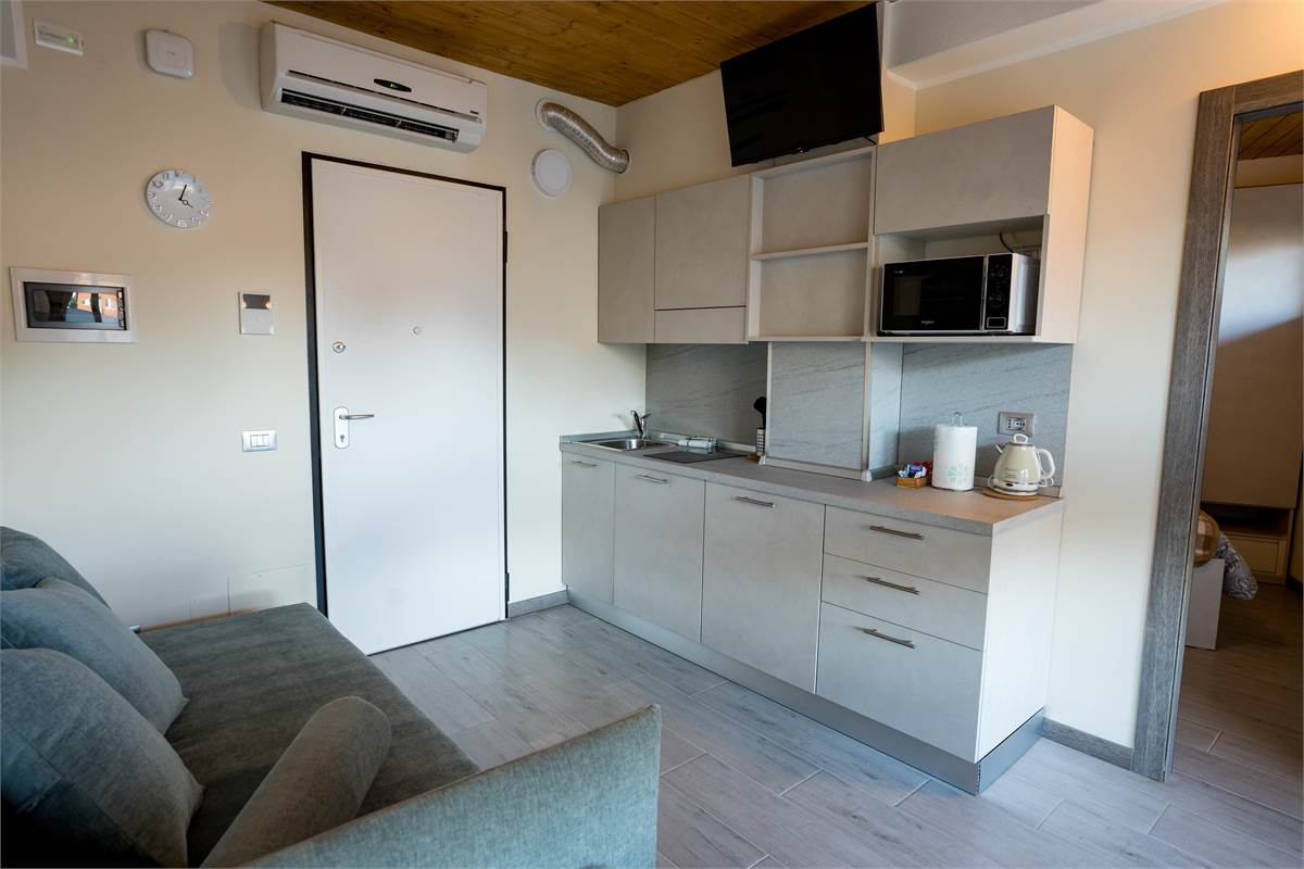 MONOLOCALI E BILOCALI  PIU' SERVIZI