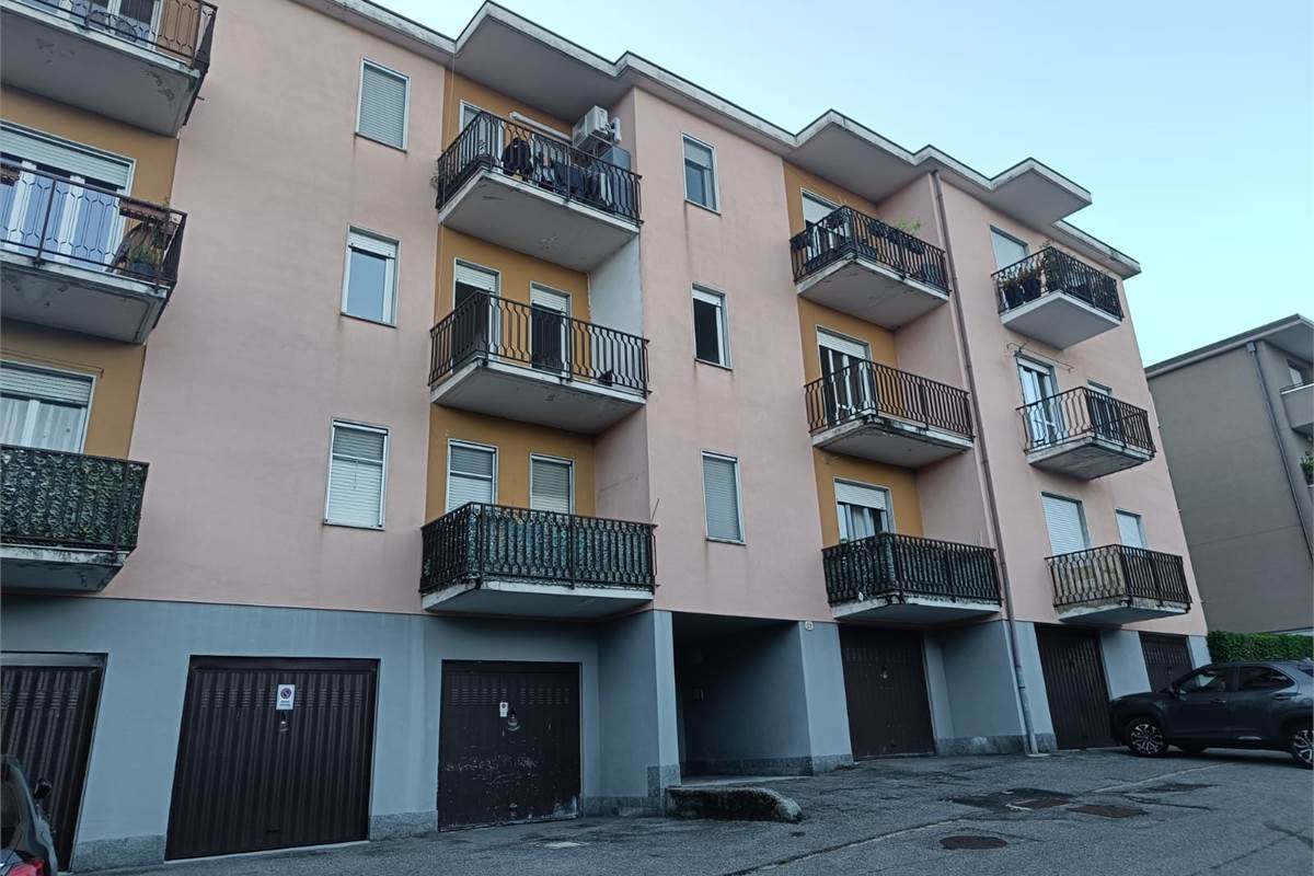 BILOCALE PIU' SERVIZI CON BOX