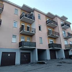 BILOCALE PIU' SERVIZI CON BOX