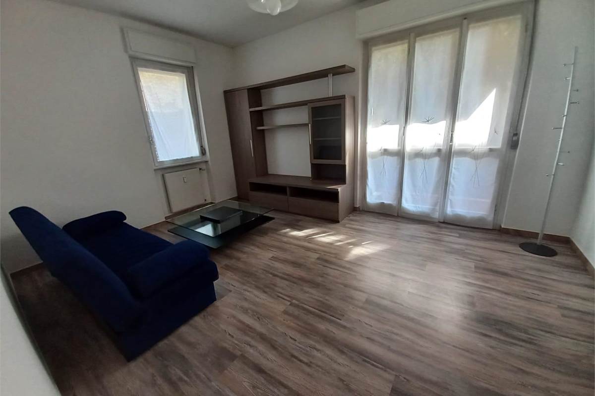 BILOCALE PIU' SERVIZI CON BOX