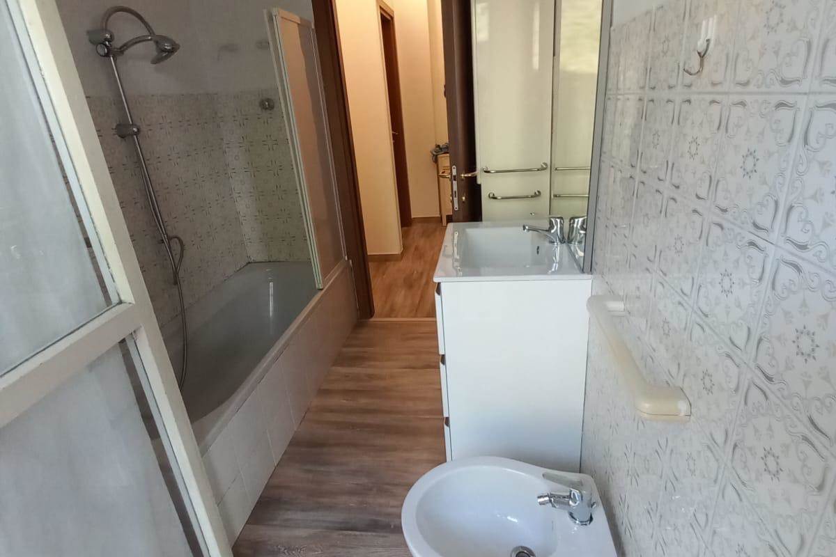 BILOCALE PIU' SERVIZI CON BOX