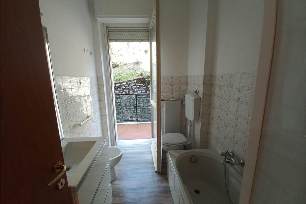 BILOCALE PIU' SERVIZI CON BOX