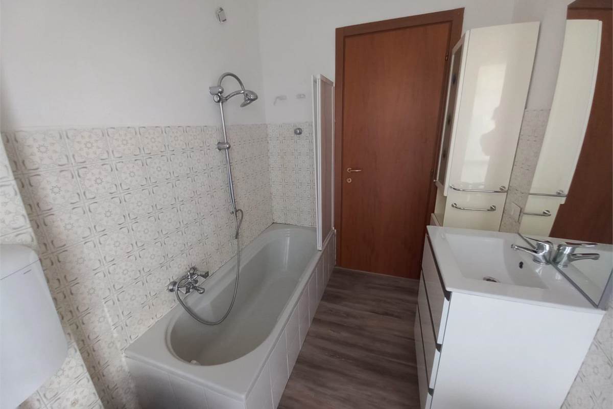 BILOCALE PIU' SERVIZI CON BOX