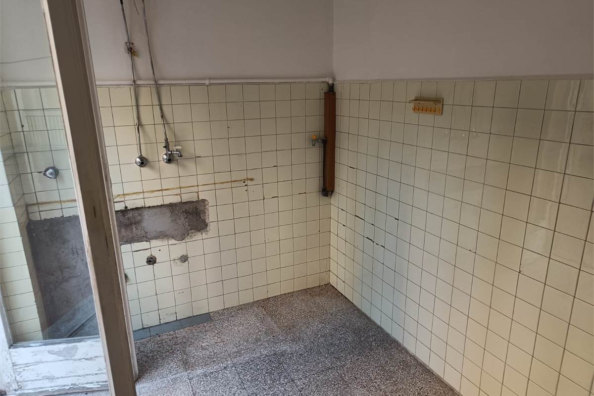 BILOCALE PIU' SERVIZI CON TERRAZZO