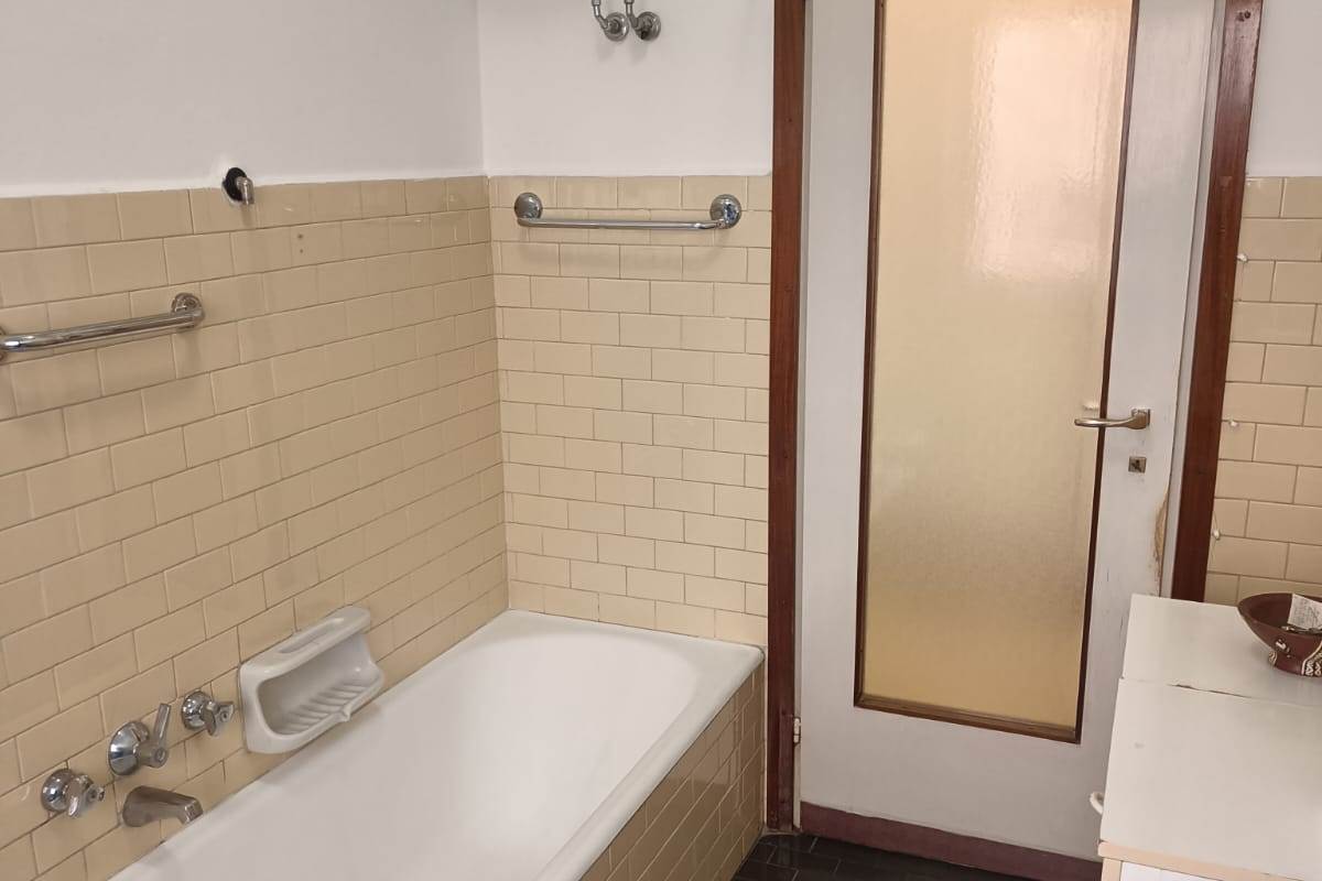 BILOCALE PIU' SERVIZI CON TERRAZZO