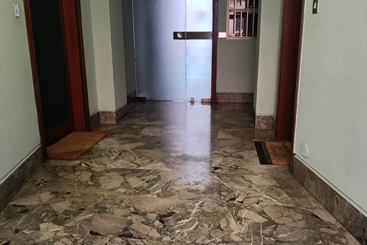 BILOCALE PIU' SERVIZI CON TERRAZZO