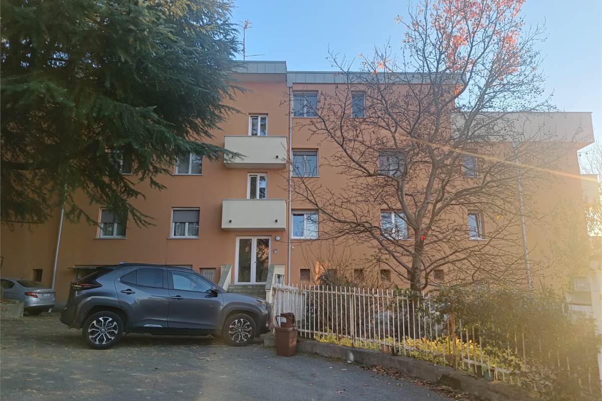 TRILOCALE PIU' SERVIZI CON BOX