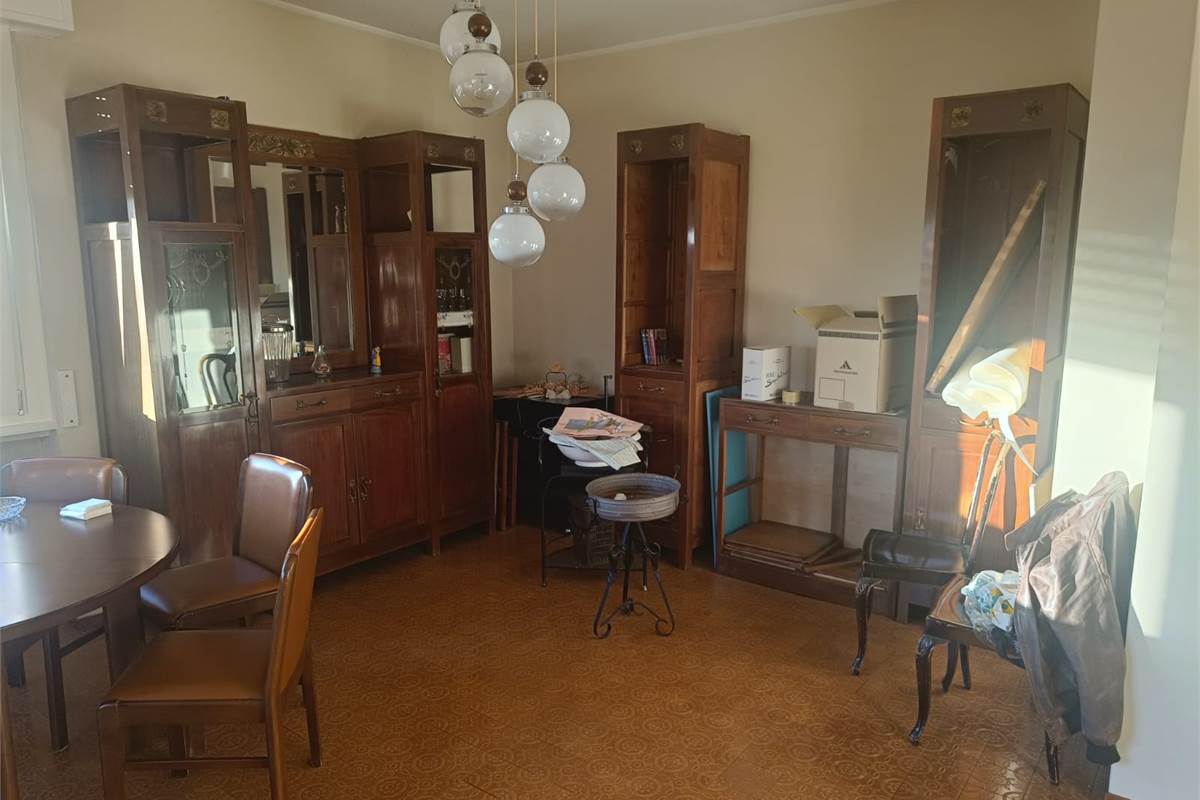 TRILOCALE PIU' SERVIZI CON BOX