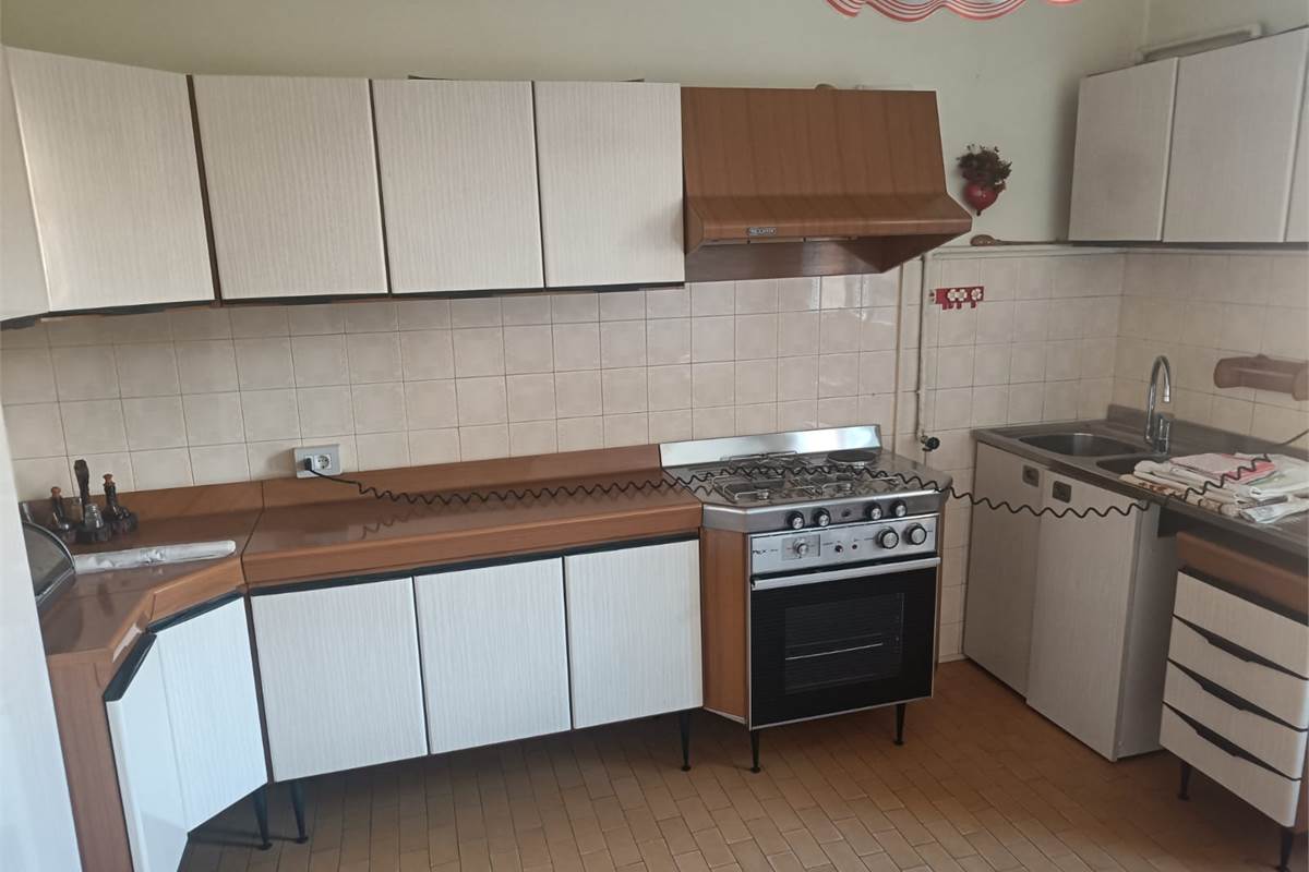 TRILOCALE PIU' SERVIZI CON BOX