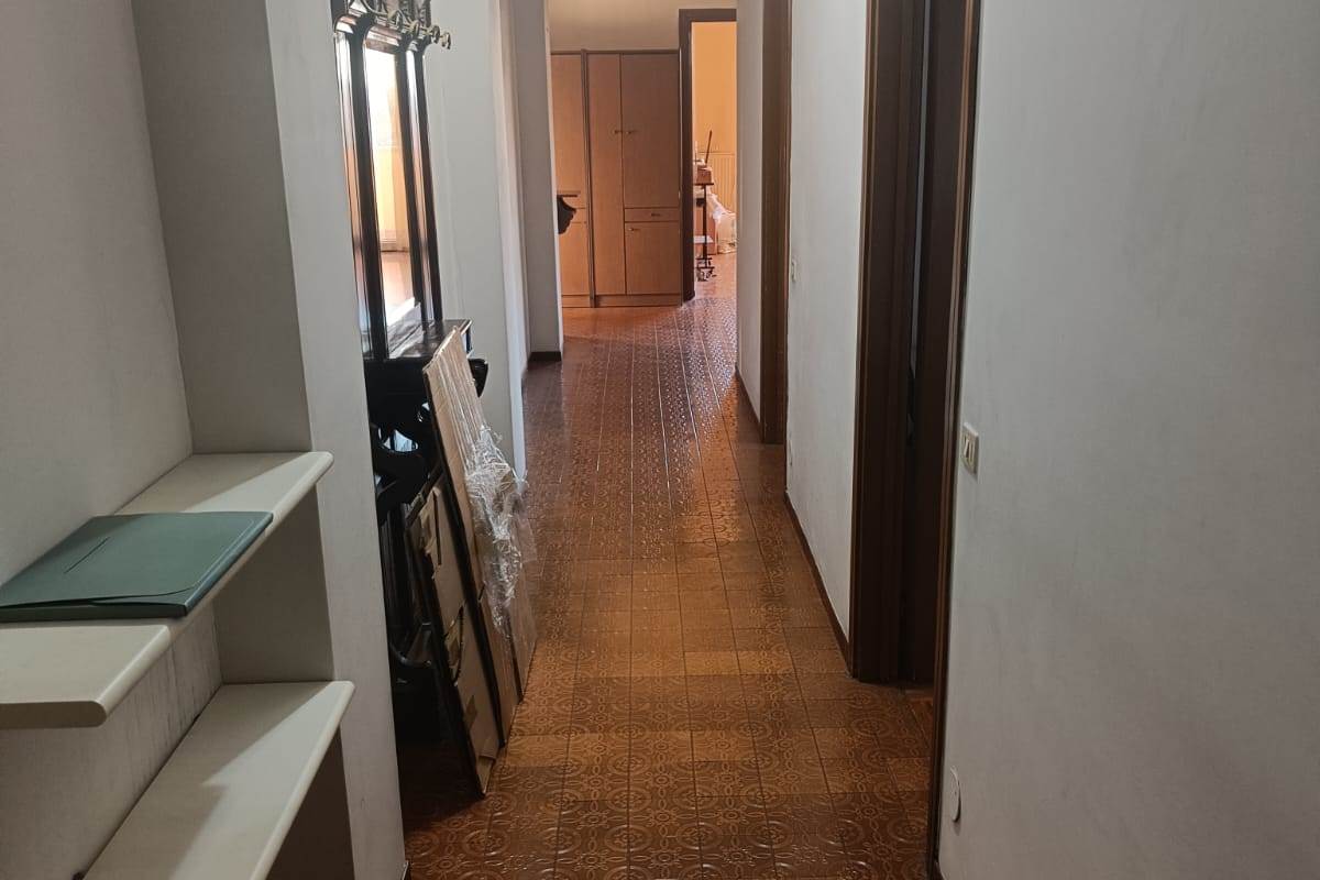 TRILOCALE PIU' SERVIZI CON BOX