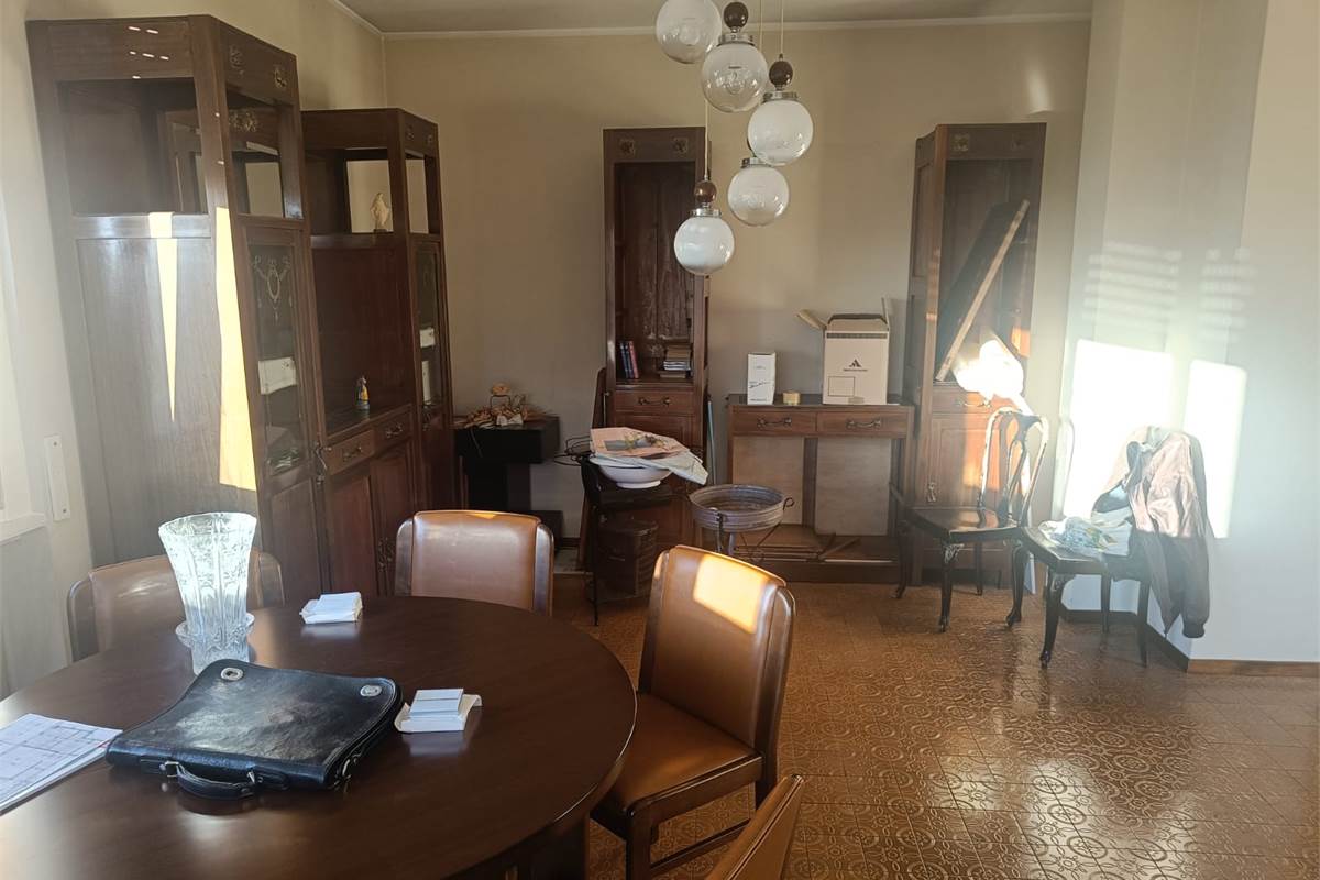 TRILOCALE PIU' SERVIZI CON BOX