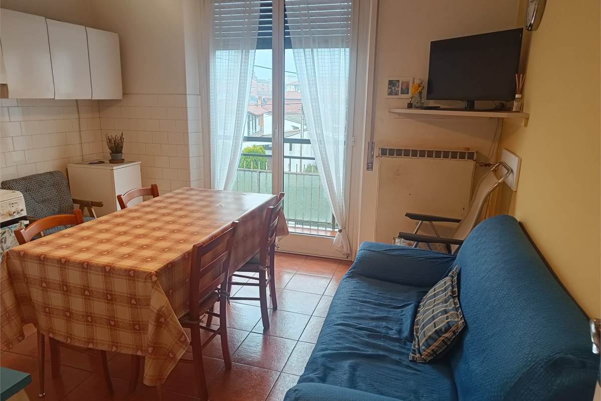 TRILOCALE PIU' SERVIZI CON BOX