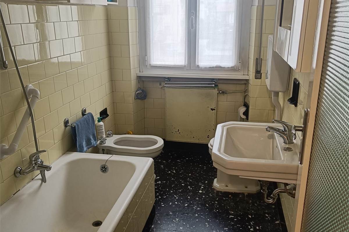 TRILOCALE PIU' SERVIZI CON BOX