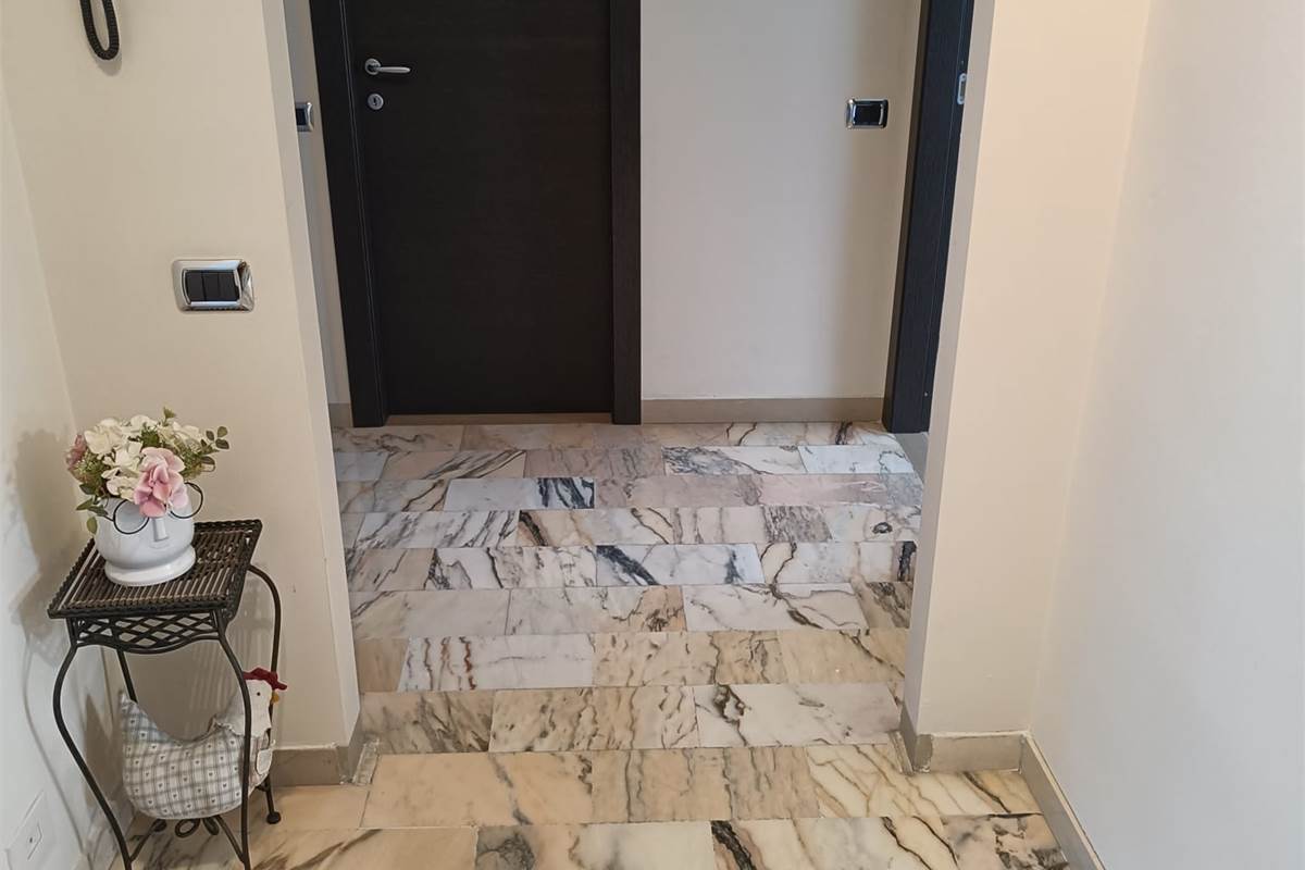 TRILOCALE PIU' SERVIZI CON BOX