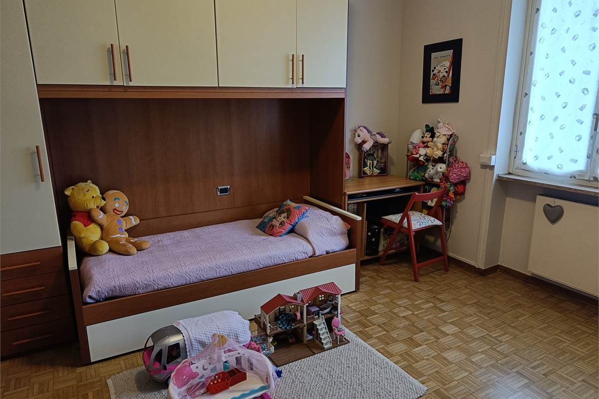 TRILOCALE PIU' SERVIZI CON BOX