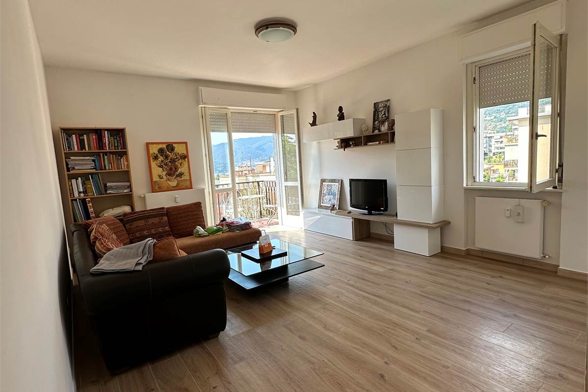 TRILOCALE PIU' SERVIZI CON BOX