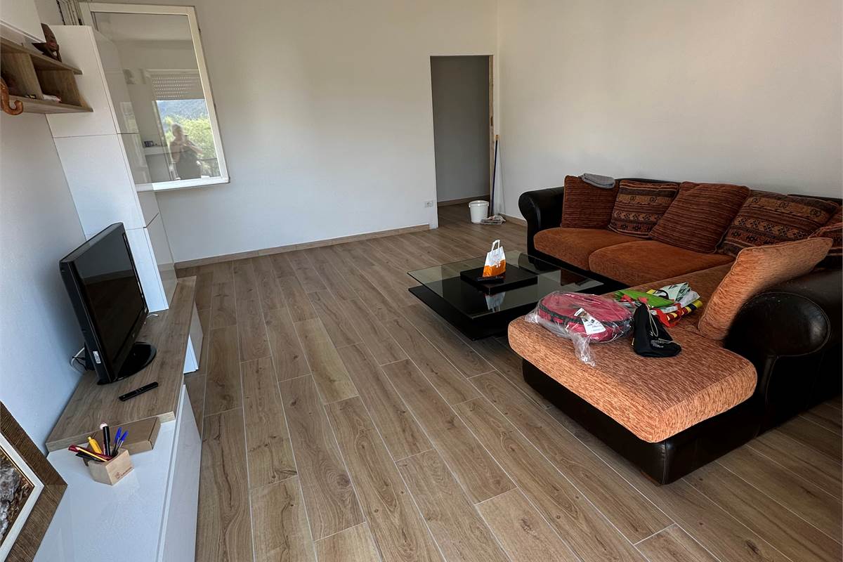 TRILOCALE PIU' SERVIZI CON BOX