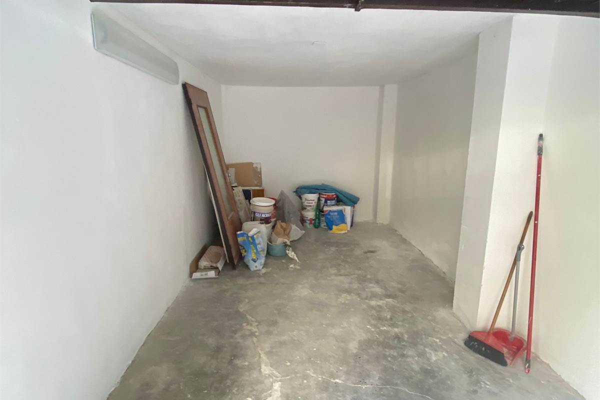 TRILOCALE PIU' SERVIZI CON BOX