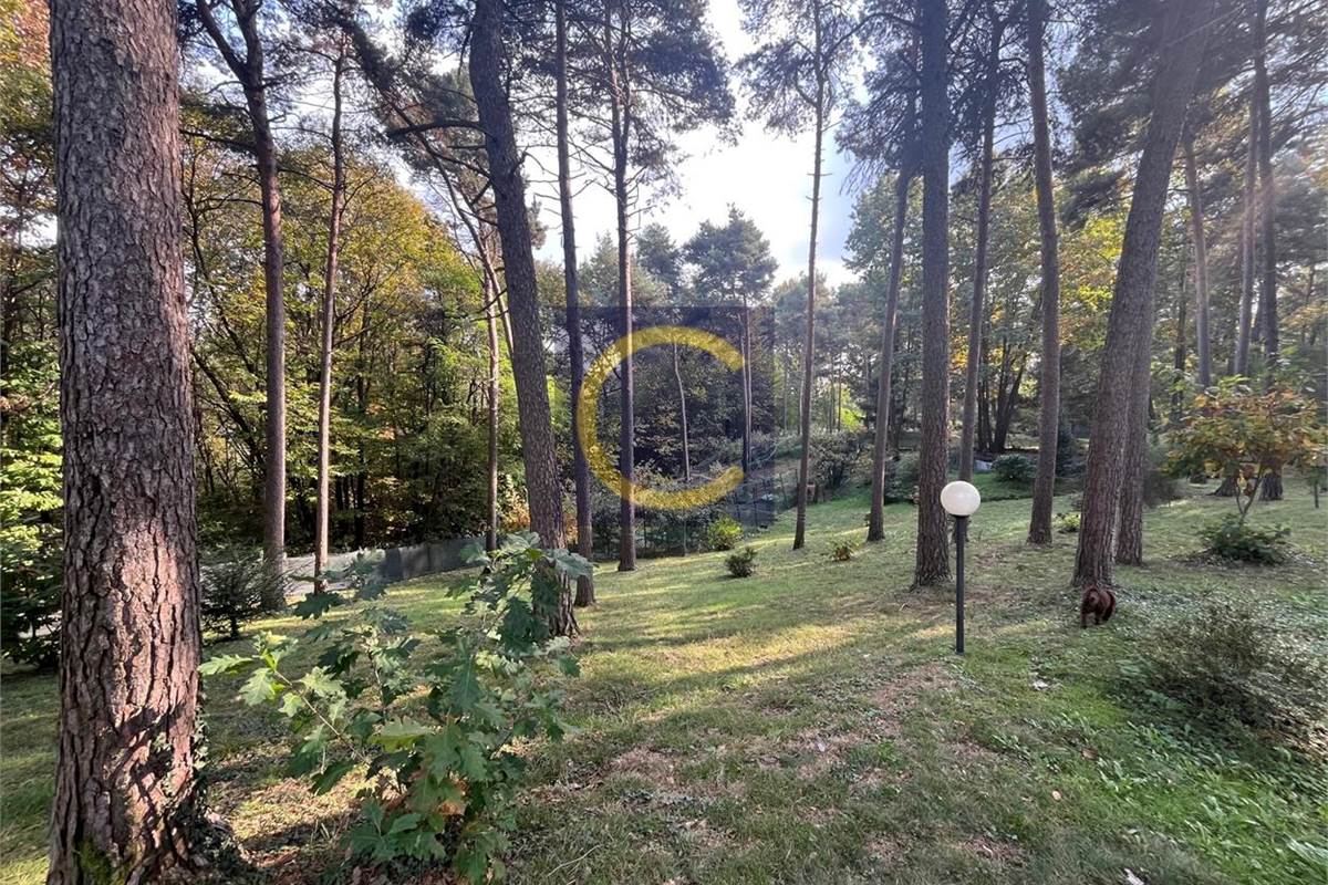 VILLA INDIPENDENTE CON INCANTEVOLE PARCO PRIVATO