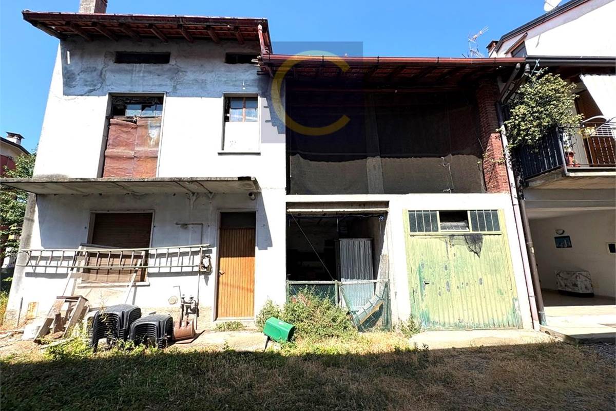RUSTICO DI TESTA CON GIARDINO PRIVATO