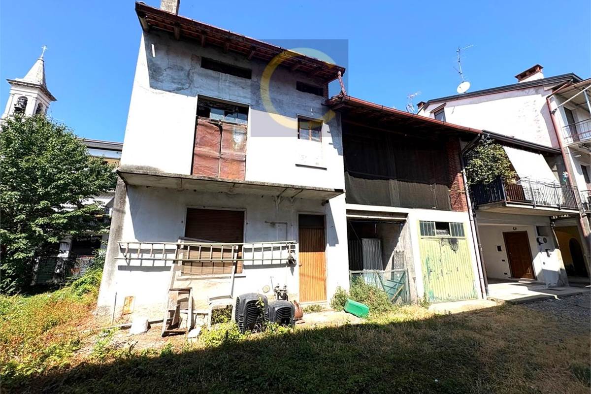 RUSTICO DI TESTA CON GIARDINO PRIVATO