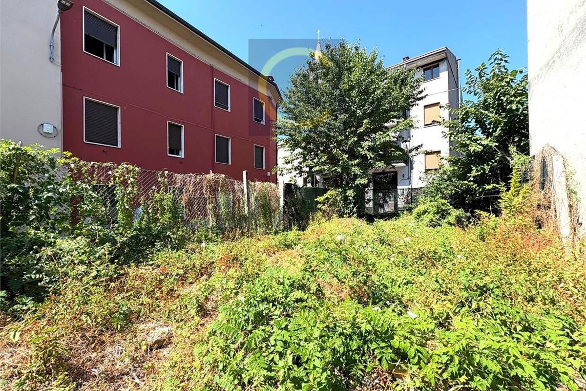 RUSTICO DI TESTA CON GIARDINO PRIVATO