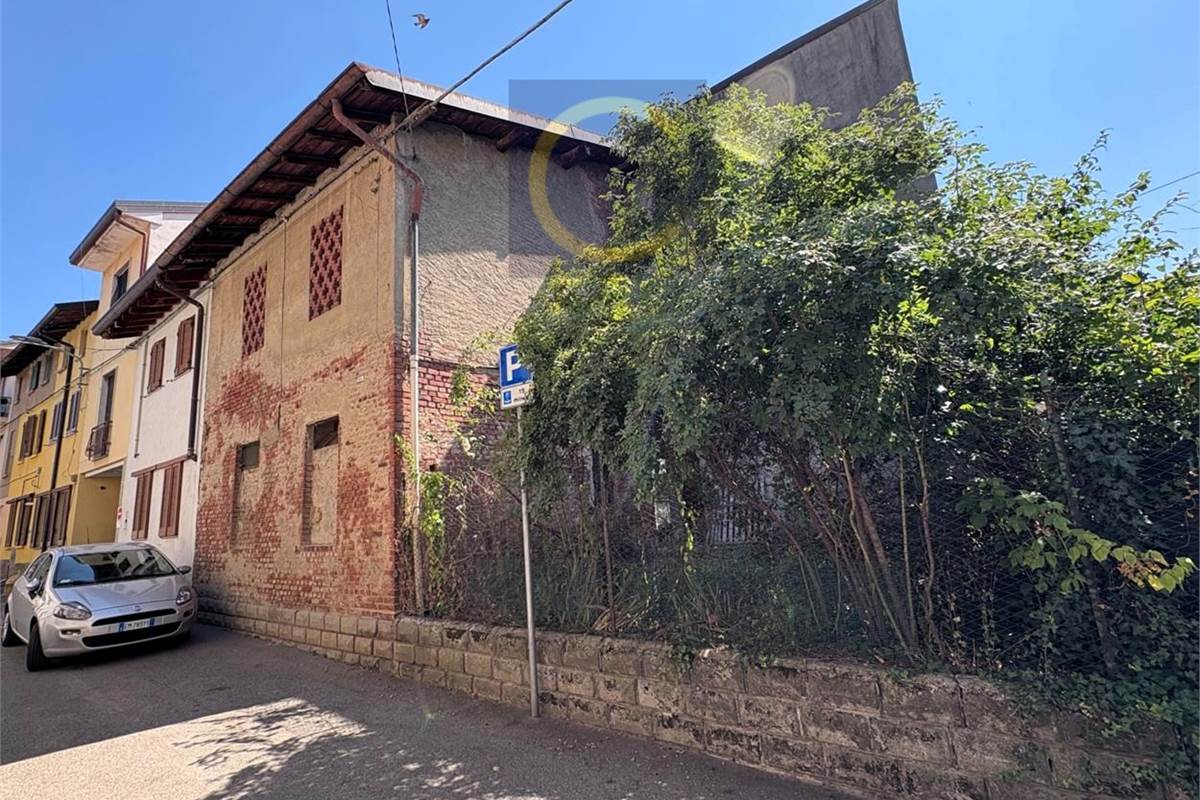 RUSTICO DI TESTA CON GIARDINO PRIVATO