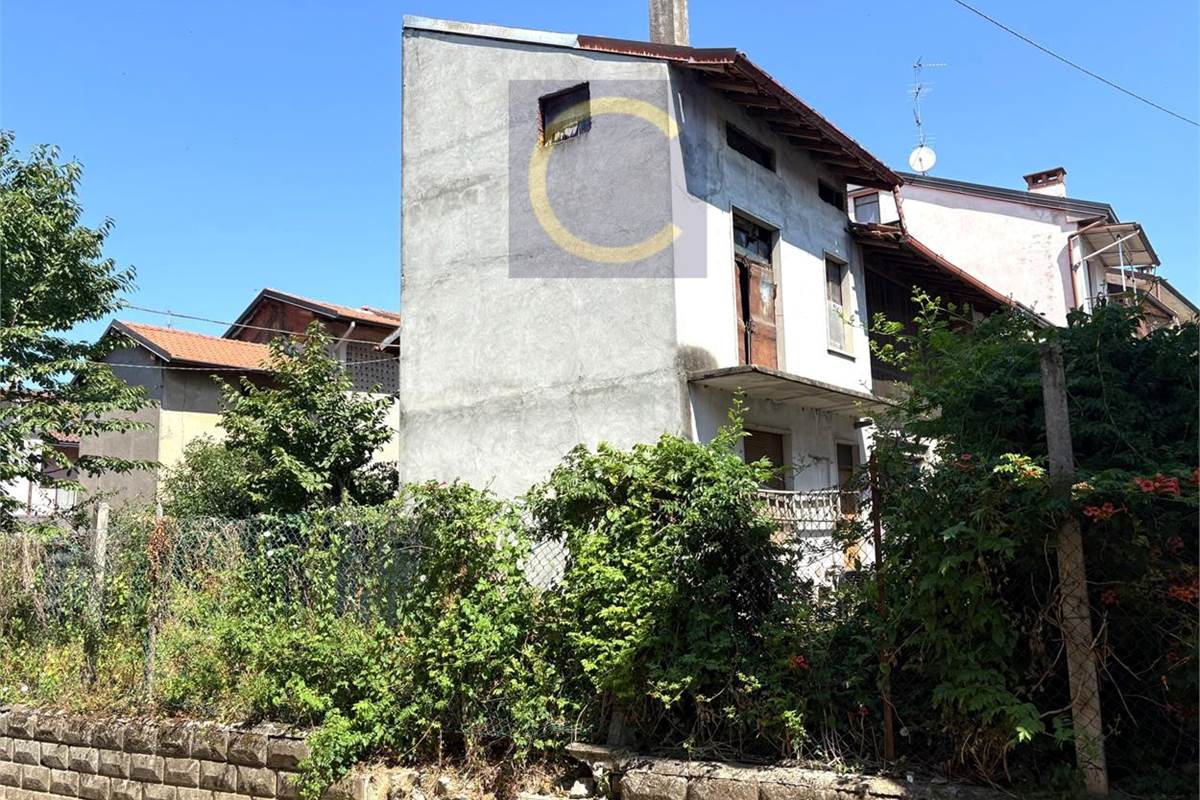 RUSTICO DI TESTA CON GIARDINO PRIVATO