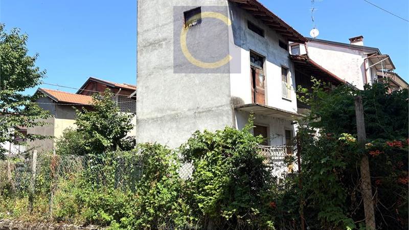 RUSTICO DI TESTA CON GIARDINO PRIVATO