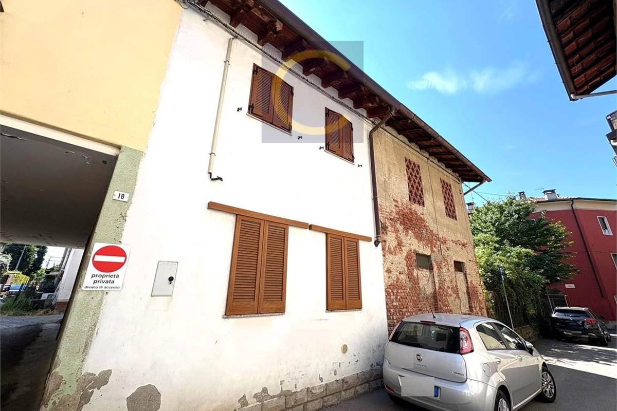 RUSTICO DI TESTA CON GIARDINO PRIVATO
