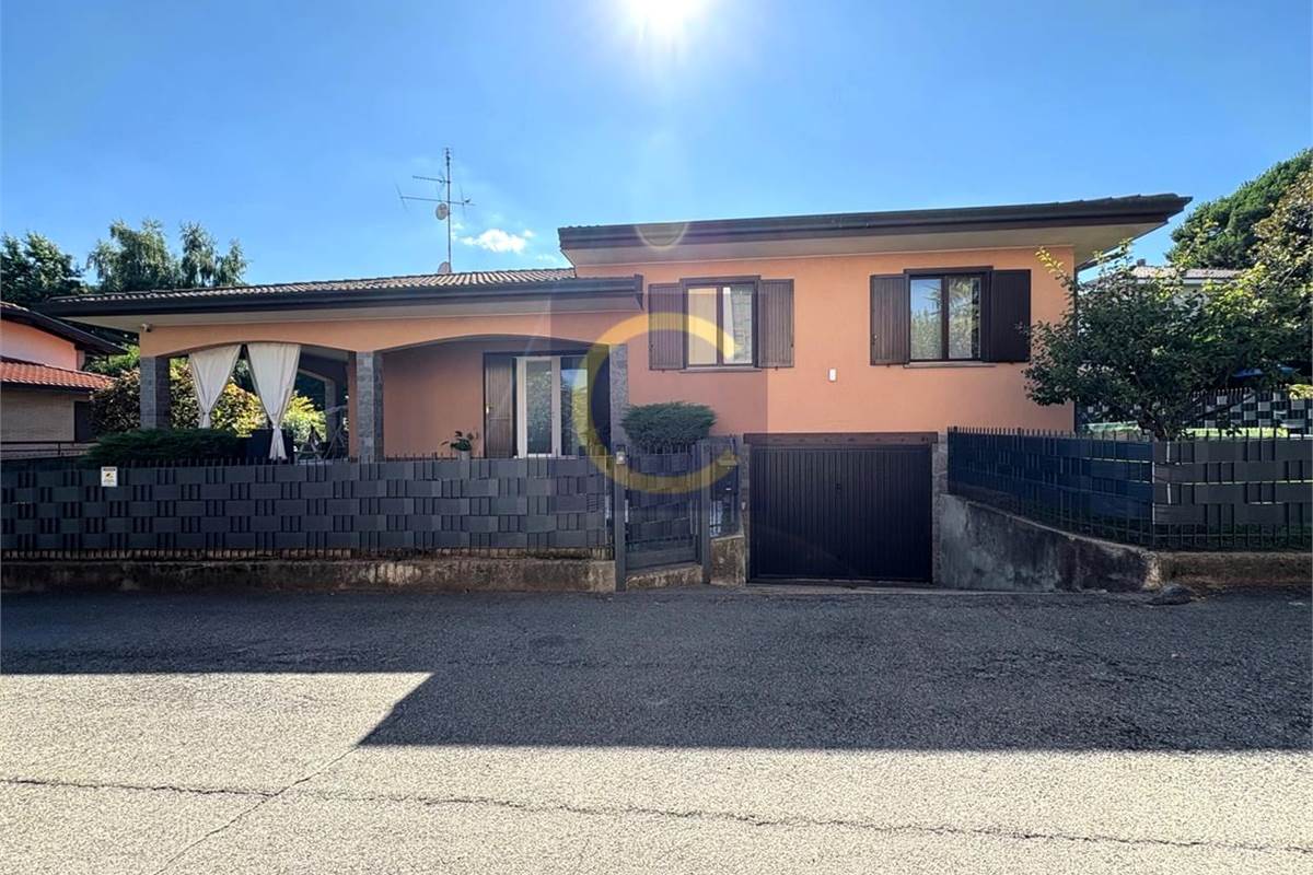 VILLA SINGOLA RISTRUTTURATA SU UN UNICO PIANO
