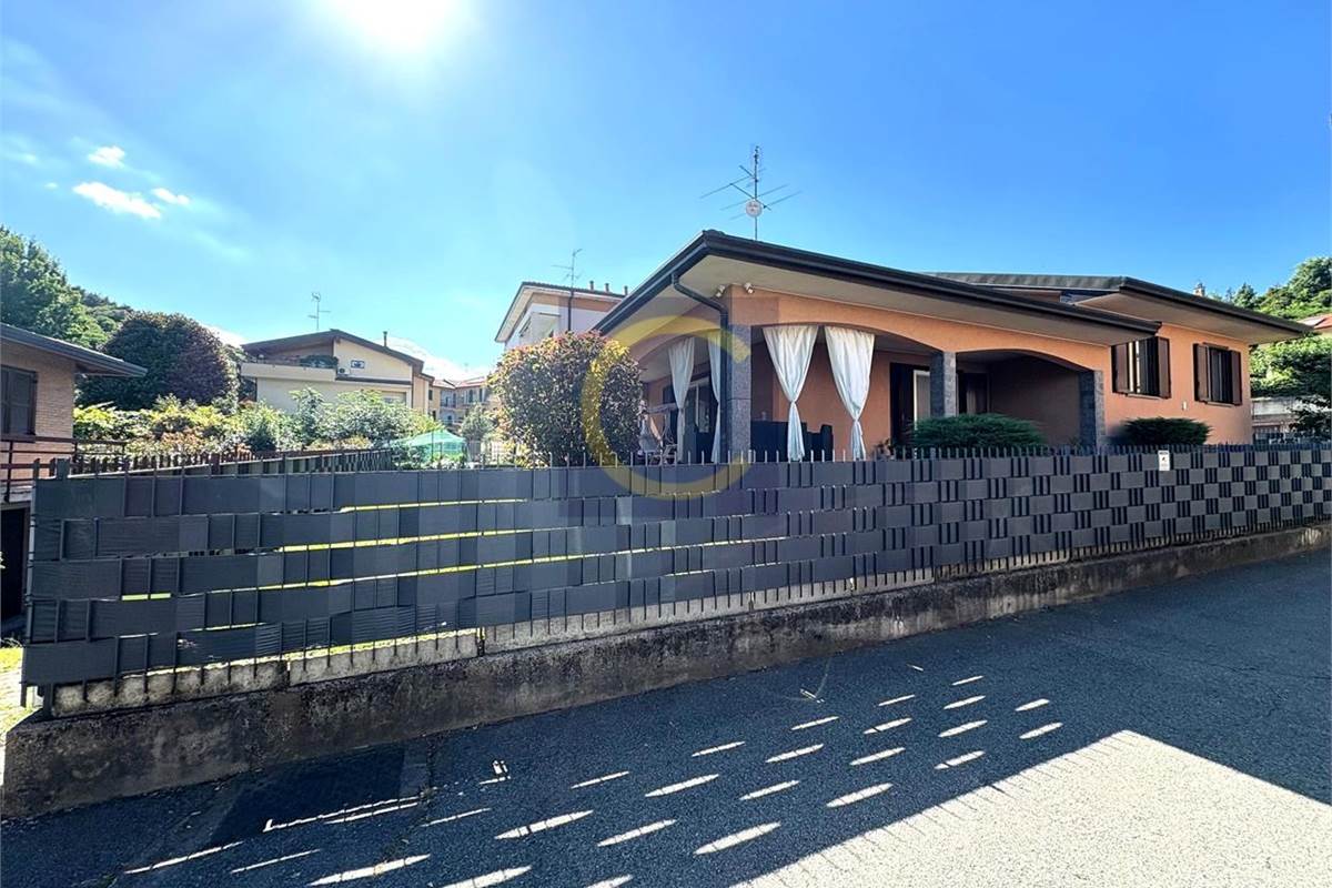 VILLA SINGOLA RISTRUTTURATA SU UN UNICO PIANO