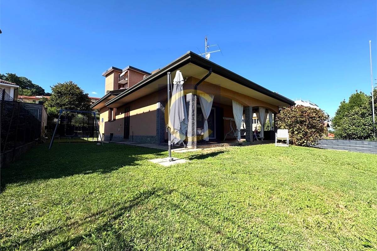VILLA SINGOLA RISTRUTTURATA SU UN UNICO PIANO