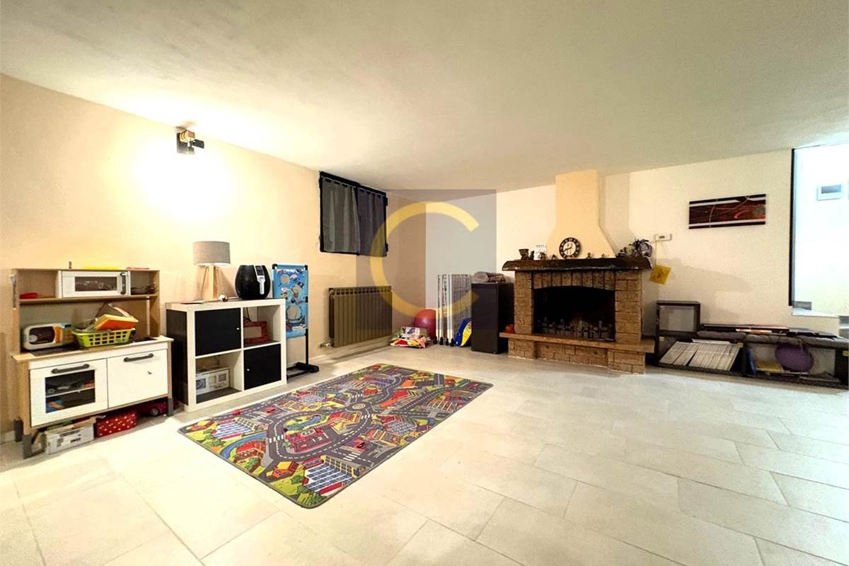 VILLA SINGOLA RISTRUTTURATA SU UN UNICO PIANO