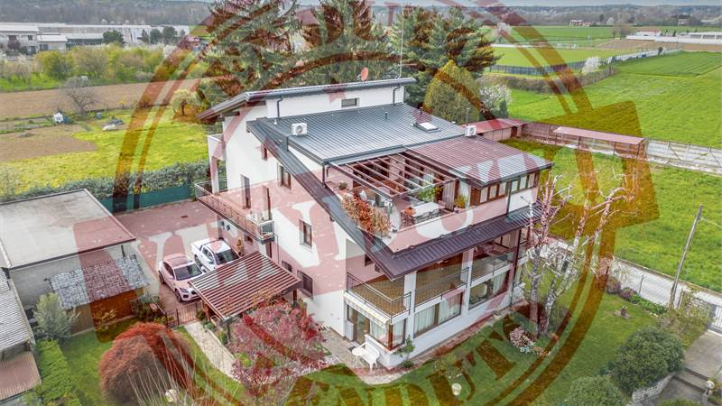 GRANDE TRILOCALE CON VERANDA E GIARDINO PRIVATO 
