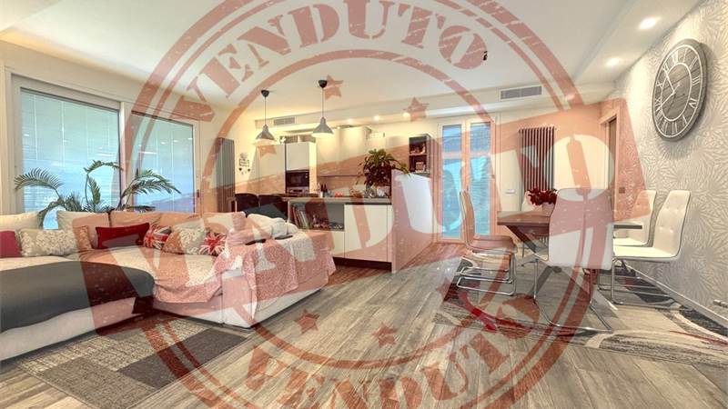 VILLA SINGOLA RISTRUTTURATA SU UN UNICO PIANO