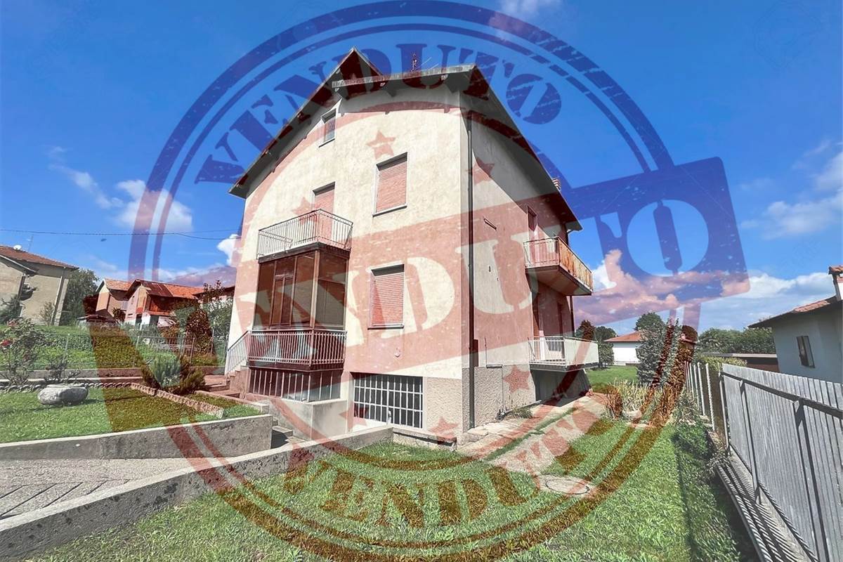 COMODISSIMA CASA SINGOLA CON DUE AMPI APPARTAMENTI